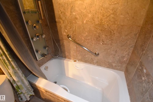 58 Wilson Crescent, Sherwood Park, AB - Indoor Photo Showing Bathroom