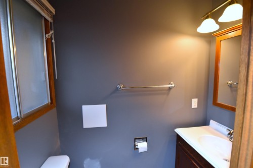 58 Wilson Crescent, Sherwood Park, AB - Indoor Photo Showing Bathroom