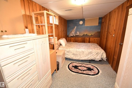 58 Wilson Crescent, Sherwood Park, AB - Indoor Photo Showing Bedroom