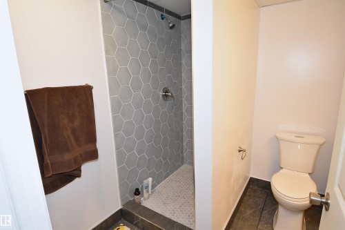 58 Wilson Crescent, Sherwood Park, AB - Indoor Photo Showing Bathroom