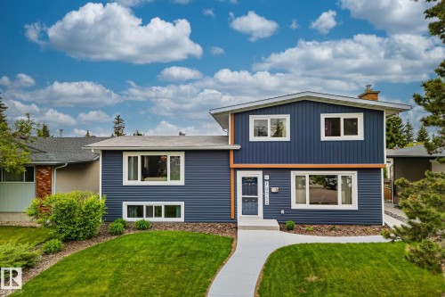 Split-level residence featuring a navy blue siding exterior with vertical and horizontal panels - 10715 33 Avenue, Edmonton, AB 