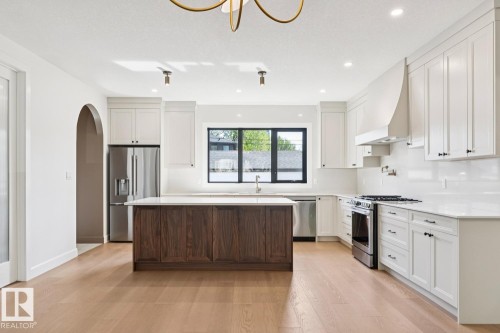 9023 90 Street, Edmonton, AB - Indoor Photo Showing Kitchen With Upgraded Kitchen