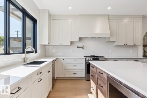 9023 90 Street, Edmonton, AB - Indoor Photo Showing Kitchen With Upgraded Kitchen
