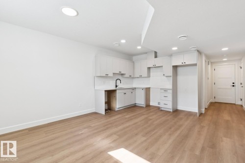 9023 90 Street, Edmonton, AB - Indoor Photo Showing Kitchen