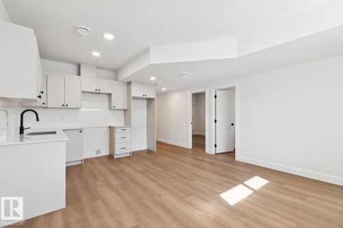 9023 90 Street, Edmonton, AB - Indoor Photo Showing Kitchen
