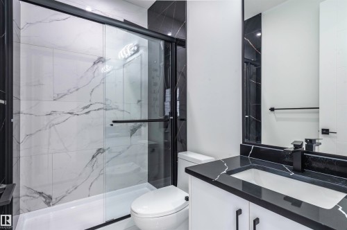 216 33 Street Sw, Edmonton, AB - Indoor Photo Showing Bathroom