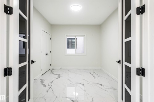 216 33 Street Sw, Edmonton, AB - Indoor Photo Showing Other Room