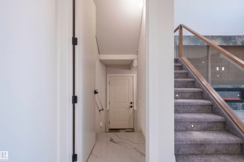 216 33 Street Sw, Edmonton, AB - Indoor Photo Showing Other Room