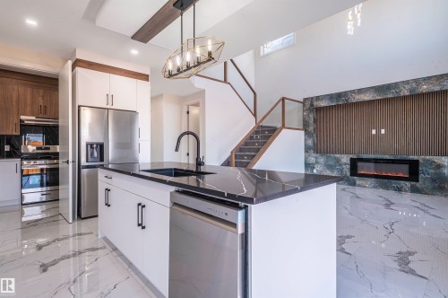 216 33 Street Sw, Edmonton, AB - Indoor Photo Showing Kitchen With Upgraded Kitchen