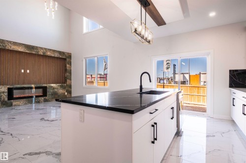 216 33 Street Sw, Edmonton, AB - Indoor Photo Showing Kitchen