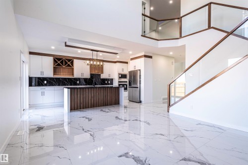 216 33 Street Sw, Edmonton, AB - Indoor