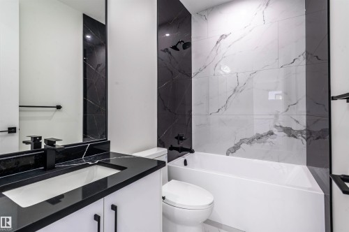 216 33 Street Sw, Edmonton, AB - Indoor Photo Showing Bathroom