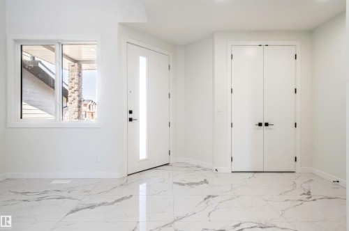 216 33 Street Sw, Edmonton, AB - Indoor Photo Showing Other Room