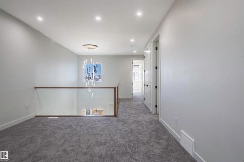 216 33 Street Sw, Edmonton, AB - Indoor Photo Showing Other Room