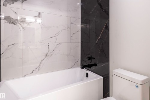 216 33 Street Sw, Edmonton, AB - Indoor Photo Showing Bathroom