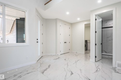 216 33 Street Sw, Edmonton, AB - Indoor Photo Showing Other Room