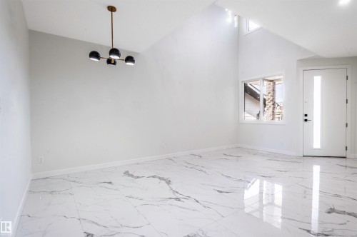 216 33 Street Sw, Edmonton, AB - Indoor Photo Showing Other Room