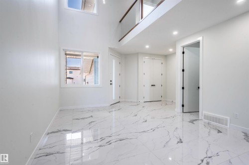 216 33 Street Sw, Edmonton, AB - Indoor Photo Showing Other Room