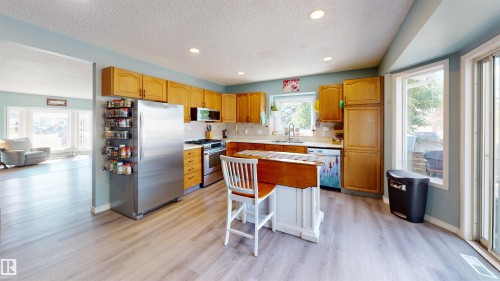 160 St. Andrews Drive, Stony Plain, AB - Indoor Photo Showing Kitchen