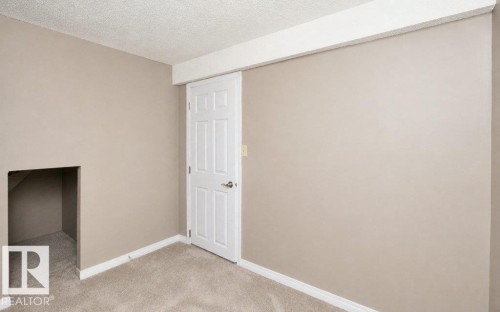 Neutral-toned walls and plush carpeting - 10420 111 Avenue, Westlock, AB 
