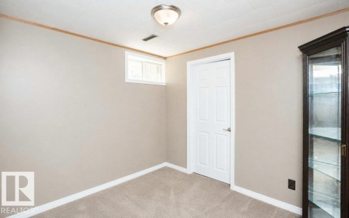 Neutral wall color with white trim and carpeted flooring - 10420 111 Avenue, Westlock, AB 