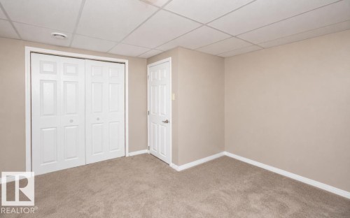 Neutral-toned walls complement the plush carpeting - 10420 111 Avenue, Westlock, AB 