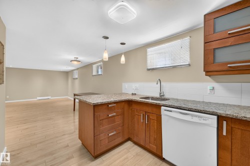 11212 66 Street, Edmonton, AB 