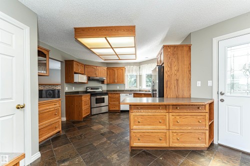 221 Ockenden Place, Edmonton, AB 