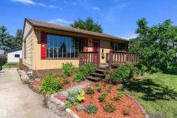 8936 154 Street  Edmonton, AB T5R 1S8