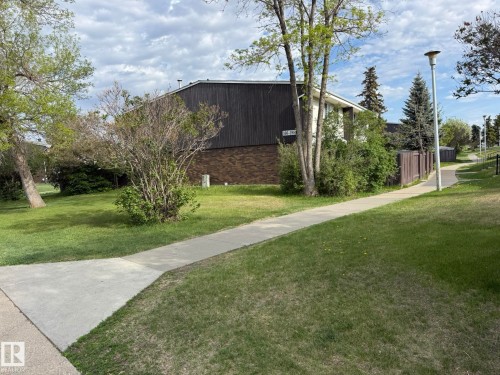 HERE IS YOUR END UNIT #166 RIGHT BESIDE 140 AVE. & 88 STREET! - 166 Roseland Village, Edmonton, AB - Outdoor