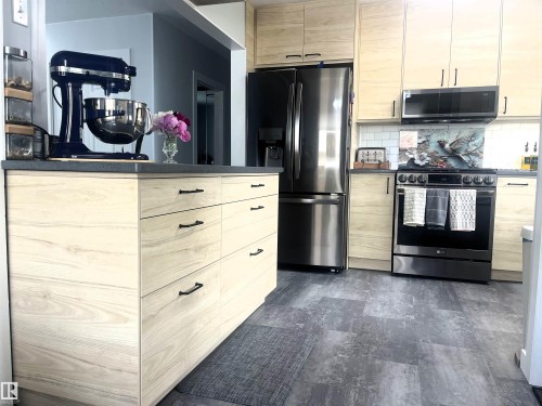 Kitchen - 4812 47 St, Drayton Valley, AB 