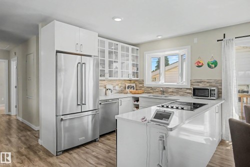 5407 106 Avenue Nw, Edmonton, AB - Indoor Photo Showing Kitchen