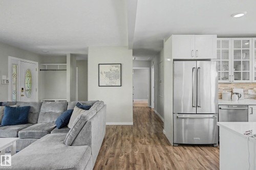5407 106 Avenue Nw, Edmonton, AB - Indoor