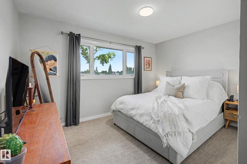 5407 106 Avenue Nw, Edmonton, AB - Indoor Photo Showing Bedroom