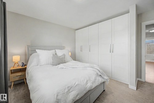5407 106 Avenue Nw, Edmonton, AB - Indoor Photo Showing Bedroom