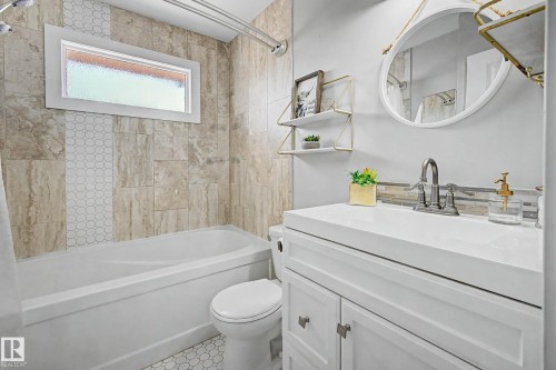 5407 106 Avenue Nw, Edmonton, AB - Indoor Photo Showing Bathroom
