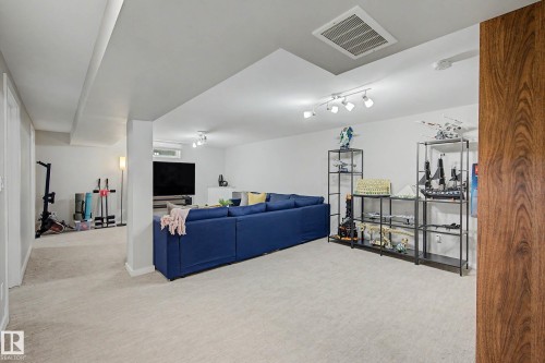 5407 106 Avenue Nw, Edmonton, AB - Indoor