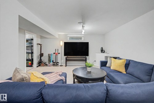 5407 106 Avenue Nw, Edmonton, AB - Indoor Photo Showing Living Room