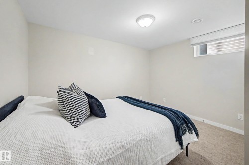 5407 106 Avenue Nw, Edmonton, AB - Indoor Photo Showing Bedroom