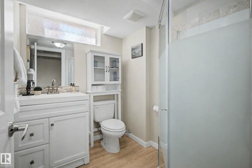5407 106 Avenue Nw, Edmonton, AB - Indoor Photo Showing Bathroom