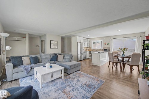5407 106 Avenue Nw, Edmonton, AB - Indoor Photo Showing Living Room