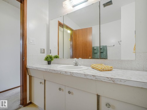 Bathroom - 15011 72A Street, Edmonton, AB 
