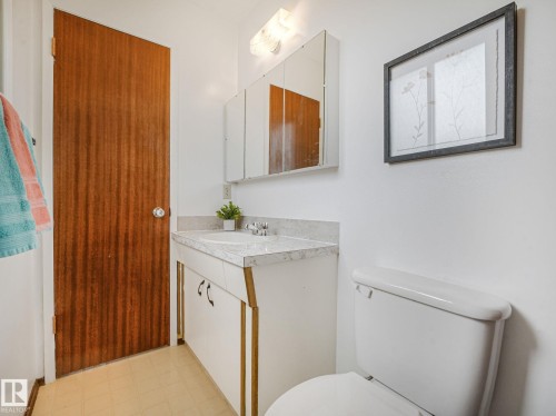 Bathroom - 15011 72A Street, Edmonton, AB 