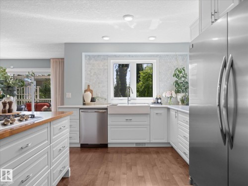 8 Leonard Drive, St. Albert, AB - Indoor Photo Showing Kitchen With Upgraded Kitchen