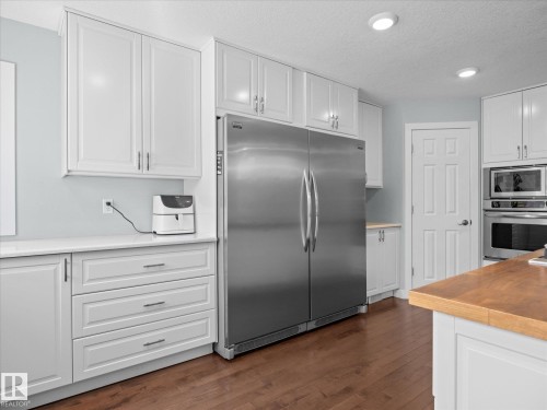 8 Leonard Drive, St. Albert, AB - Indoor Photo Showing Kitchen