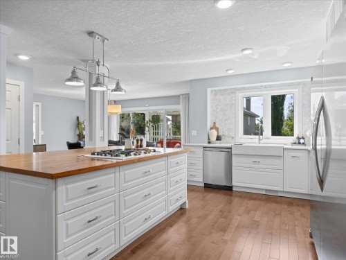 8 Leonard Drive, St. Albert, AB - Indoor Photo Showing Kitchen With Upgraded Kitchen