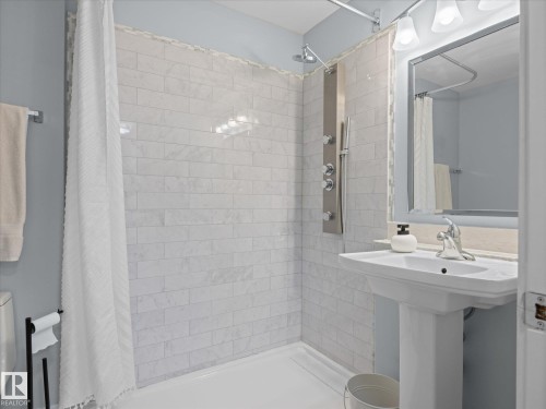 8 Leonard Drive, St. Albert, AB - Indoor Photo Showing Bathroom