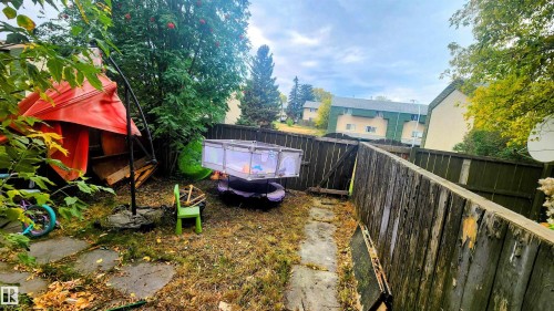 View of fenced backyard - 704 Abbottsfield Road, Edmonton, AB - Outdoor