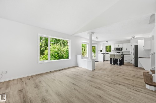 5 Emerson Place, St. Albert, AB - Indoor Photo Showing Living Room