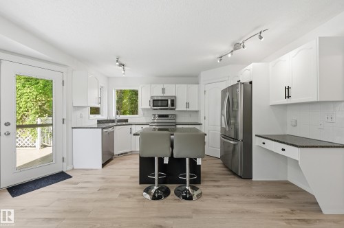 5 Emerson Place, St. Albert, AB - Indoor Photo Showing Kitchen With Stainless Steel Kitchen